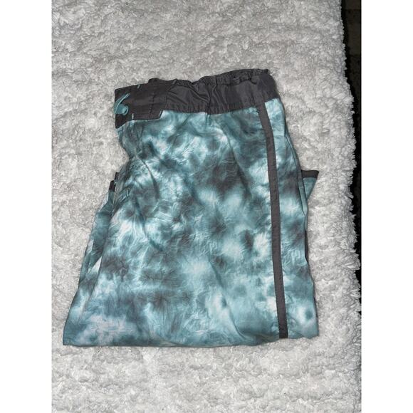 Art Class boys sz. 18 green tie dye design swim trunks ( longer) Grt. pair - Picture 8 of 8